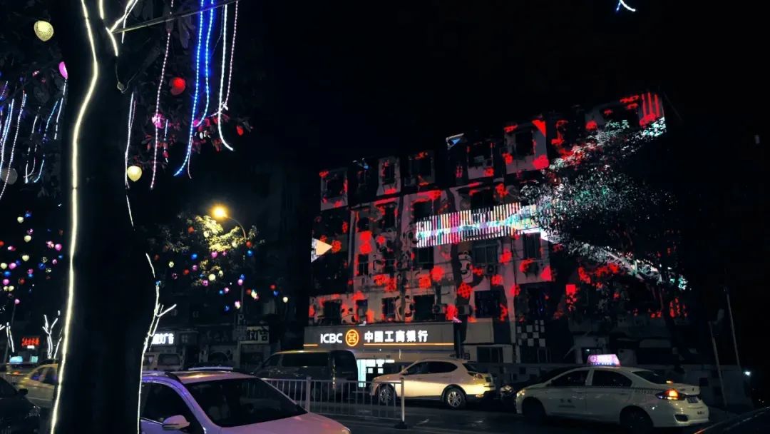 黄桷坪校区综合楼 — 照鉴未来