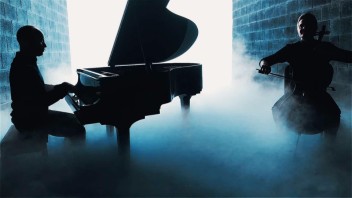 88个钢琴键控制50万圣诞LED灯，钢琴曲“我看到三只船”