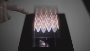 世界上第一台3D<b>体积显示器</b>