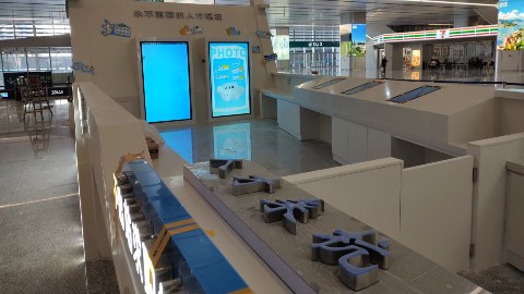 数字标牌显示屏幕在交通枢纽场景中有哪些典型应用？