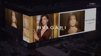 BVLGARI宝格丽×安妮·海瑟薇于亚洲第一屏上拉开璀璨<b>节日</b>季帷幕