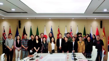研发与合作 | 金螳螂文化与上海工程技术大学中韩多媒体设计学院进行合作洽谈