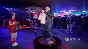 艾瑞泽5PLUS 甜野上市/360旋转升格拍照互动<b>装置案例</b>