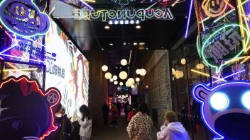 湖滨夜空被点亮！首届湖滨国际灯光节启幕，千万别错过