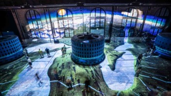 沉浸式<b>视听装置</b>| 跨越600英尺，废弃水电站华丽变身成艺术展！