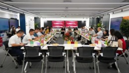 中国上市公司金董会财经论坛走进鸿合科技