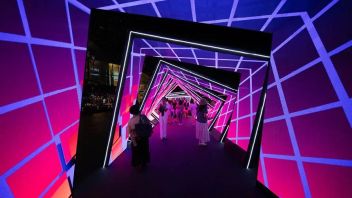 55米长且独特的<b>灯光雕塑</b>“魔龙”