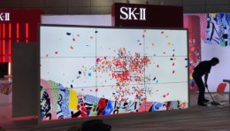 武汉商业广场SKII活动专场—互动拼接屏幕助力品牌大促