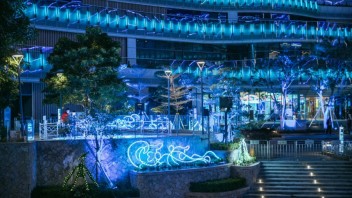 <b>春节旅游</b>好去处！珠海首个行浸式光影互动体验正式开玩