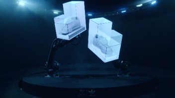机械臂装置｜adidas x Prada魔方式<b>LED雕塑</b>，奢侈品专属的创意机器人演绎