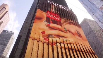 可口可乐全球首款3D机械广告牌