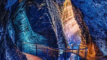 意大利Varone洞穴和瀑布<b>景观照明</b>设计