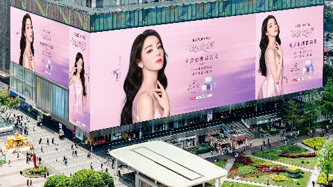 KAZOO可逐携手全球品牌代言人迪丽热巴登陆3788“亚洲之光”地标巨幕！