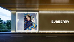 Burberry在深圳新开了一家设计感爆棚的店铺，竟和腾讯合作搞起了「社交零售」