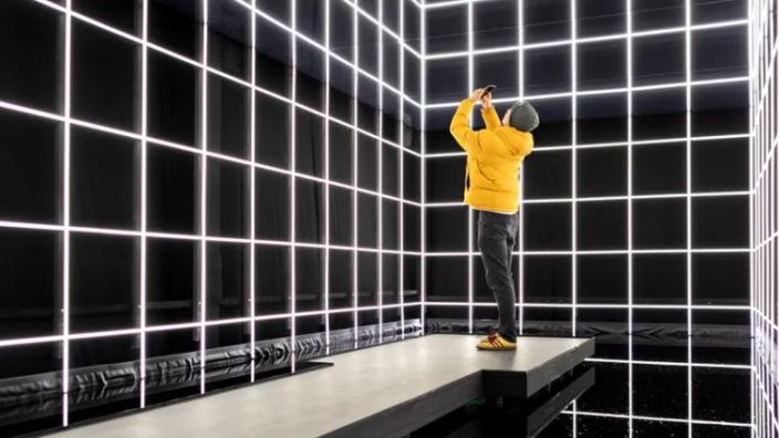 “LIGHT HIGH”装置，走进光的无限世界