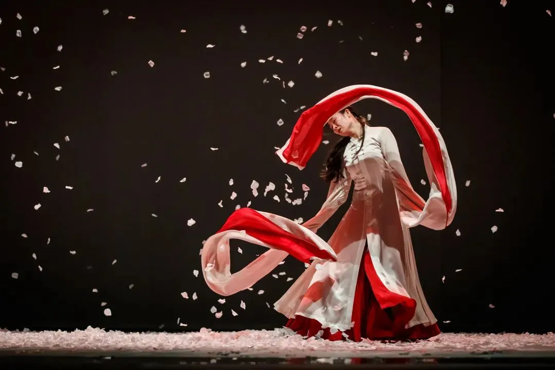 邓骞：意象·简约·跨媒介——舞剧《青衣》的美学建构