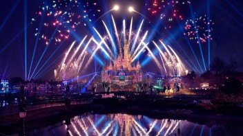 上海迪士尼5岁生日庆典正式开启！全新“奇梦之光<b>幻影秀</b>”首演！