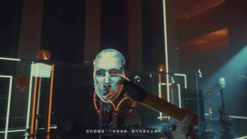 机械臂搭载全息机器人脸，时装秀场的科幻时刻