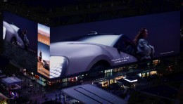 AUDI×郑钦文 | 亚洲第一屏上演绎行于心动间