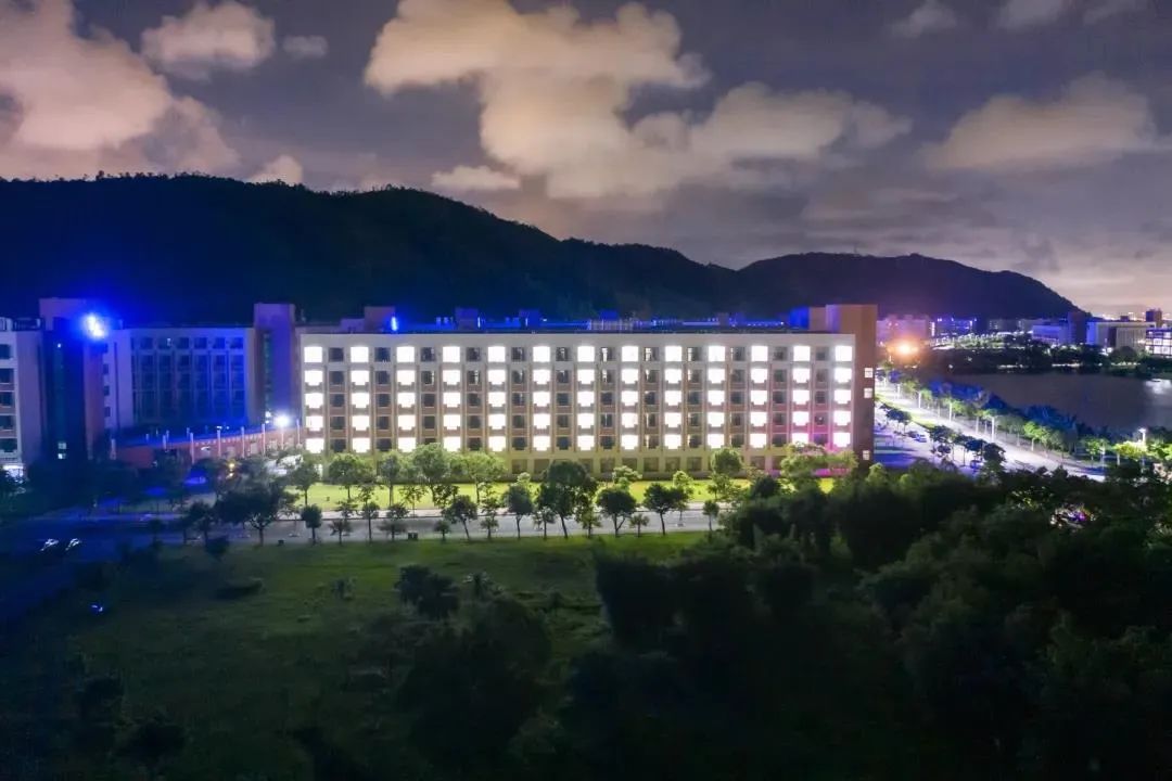 吉林大学珠海学院最近,随着国内毕业季的