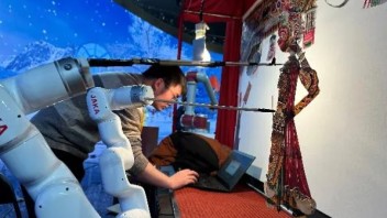 从央视舞台到秦淮<b>灯会</b>，看人机共舞如何重构艺术边界