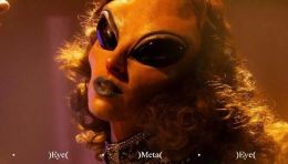 外星人取代天使，神圣变为消费品