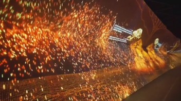 火灾艺术奇观！图卢兹大火隧道装置引爆感官体验