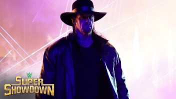 <b>舞台激光秀</b>，送葬者（The Undertaker）震撼出场！
