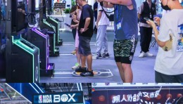 走进第21届深圳文博会！机器人打拳、弹钢琴、数字文物等AI科技演绎文化新魅力