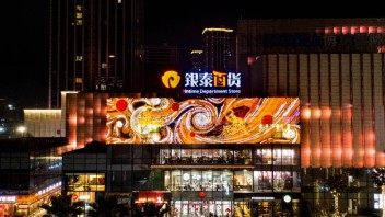 银泰百货新春灯画震撼开年，“梦幻星河”散落18城！