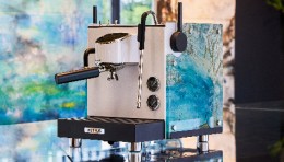 从展览到联名咖啡机：柏翠如何用艺术构建生活方式的美学想象