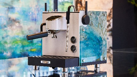 从展览到联名咖啡机：柏翠如何用艺术构建生活方式的美学想象