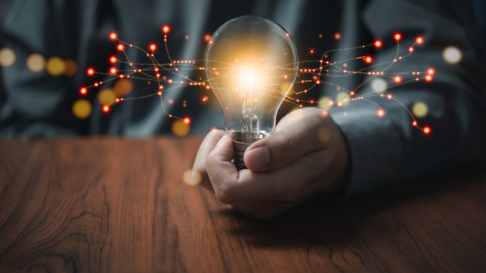 显示巨头超千人裁员，退出LCD制造，释放何种信号？