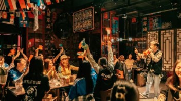 沉浸产业观察｜打破表演和餐饮的双重边界，快来上海剧能吃“边吃边看”吧！