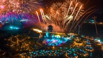 “以夜兴城”：夜间经济沉浸营造<b>城市文旅</b>新场景、新产品、新业态