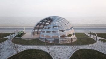 <b>海边</b>的三个生态凉亭