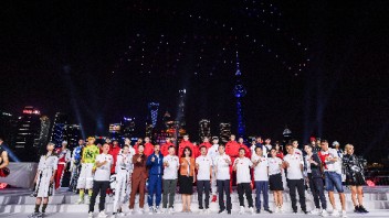 安踏<b>北京2022年冬奥会</b>特许商品国旗款运动服装发布会| 无人机表演&视觉制作