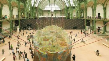 巴黎大皇宫织梦记：Ernesto Neto 的艺术狂想曲