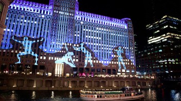 融合<b>舞蹈</b>、建筑和文化遗产的发光公共艺术品