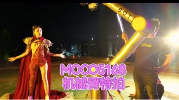 GLAMBOT机械臂颠覆歌手唱跳<b>MV</b>拍摄