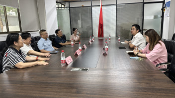 南京市南通商会轮值会长一行走访副会长单位投石科技参观指导