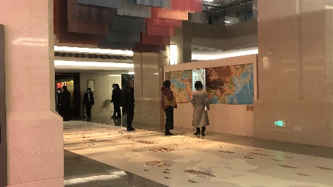 智能多媒体互动滑轨屏有哪些常见的应用场景？