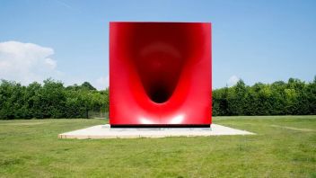 艺术家Anish Kapoor于利物浦大教堂举办《Monadic Singularity》展览
