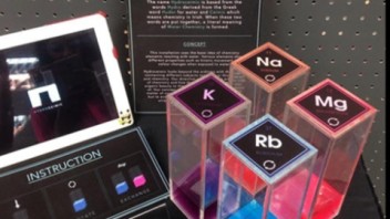 <b>互动装置 </b>| 搅动金属元素的漫漫星海