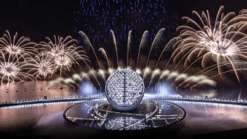 阿联酋国庆盛典，巨型漂浮机械舞台，每一秒都是金钱燃烧的味道！