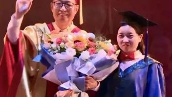 山东工艺美术学院2022届研究生毕业典礼暨硕士<b>学位授予仪式</b>顺利举行