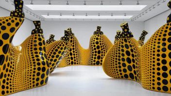 David Zwirner画廊<b>草间弥生</b>《我每天都在拥抱鲜花》展览