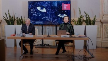 凤凰艺术｜最新官宣，第59届威尼斯双年展<b>金狮奖</b>国际评委原来是他们！