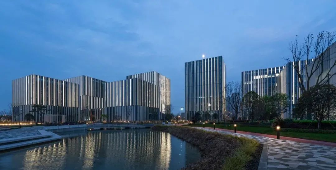 长三角研发社区启动区，夜间一个灵动的科技地标 数艺网 