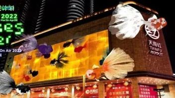 九城艺屏，倾城空降 | < ART TAKES OVR 艺术倾城计划> 2022城市公共艺术展项目学术顾问林俊廷专访